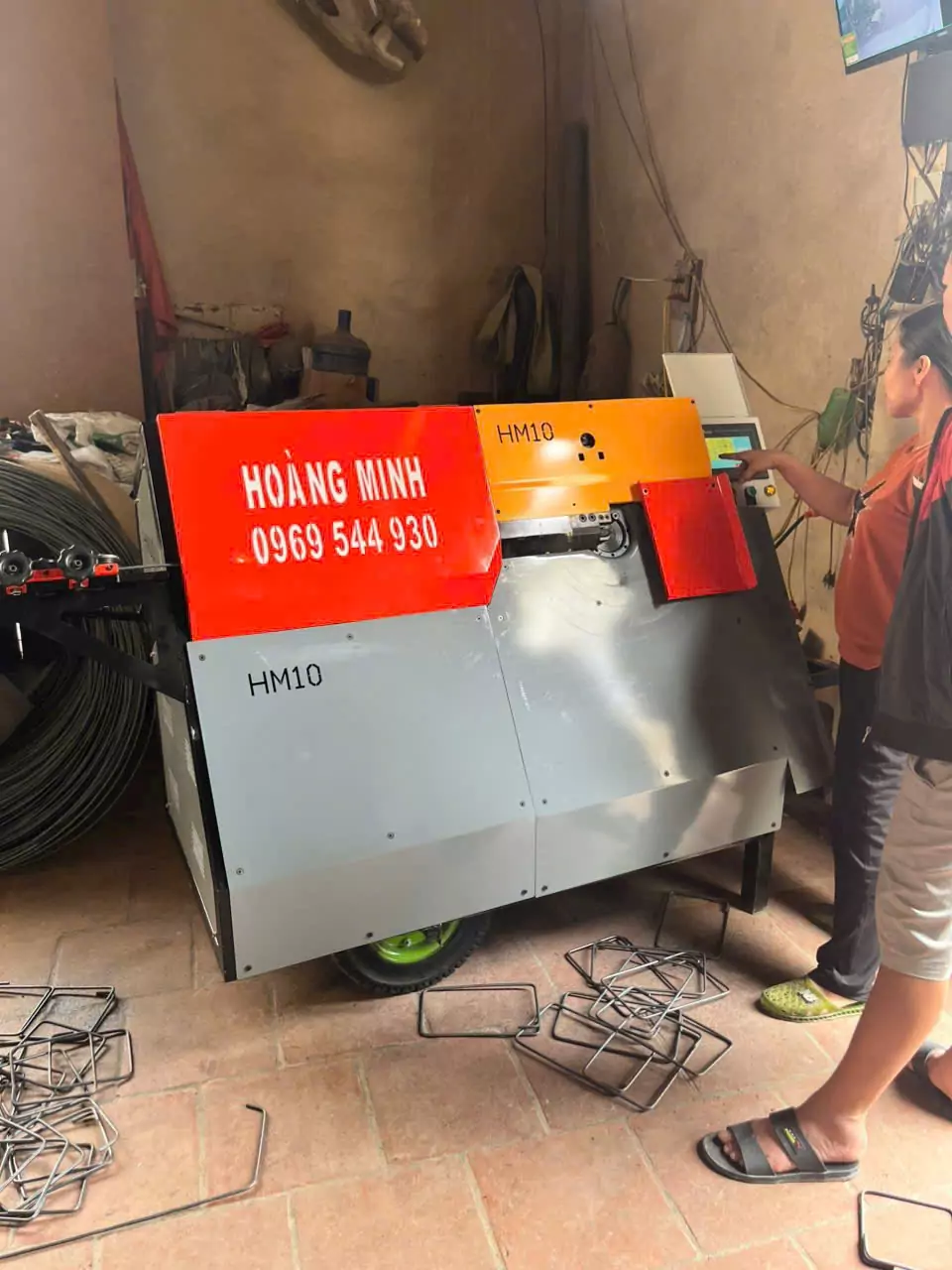 M&aacute;y bẻ đai HM10: Tại sao n&ecirc;n d&ugrave;ng thay v&igrave; l&agrave;m thủ c&ocirc;ng?